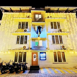 Hotel The Waves Fortkochi Kochi